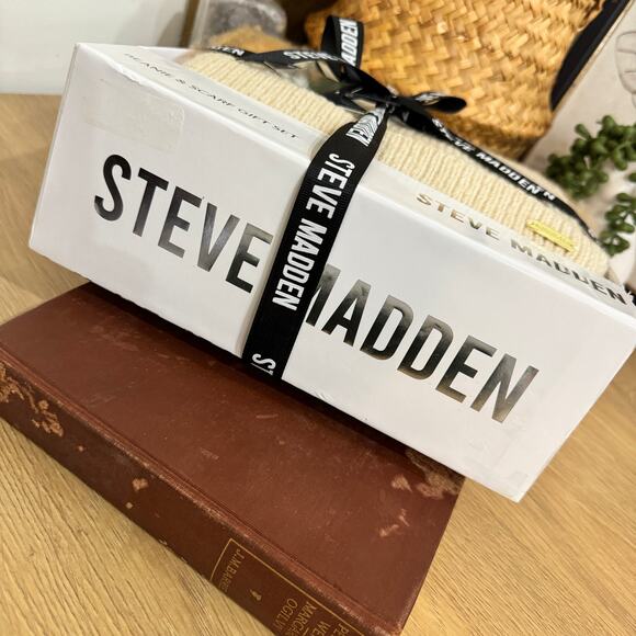 STEVE MADDEN Beanie & Brushed Scarf Gift Set NEW Cream Tan Winter Hat and Scarf - Picture 5 of 8